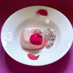 A picture of Gulab Pannacotta.