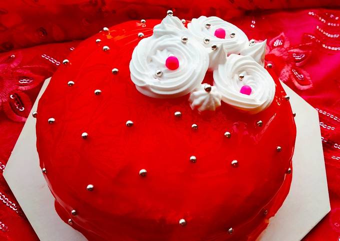 Ruby red wedding cake  Decorated Cake by XuânMinh Minh  CakesDecor
