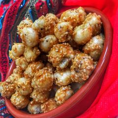 Caramelized Makhana with Sesame seeds and Coconut A picture of Caramelized Makhana with Sesame seeds and Coconut.