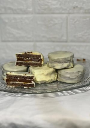 Una foto de Alfajor bajonero Gula 100% pecado😈