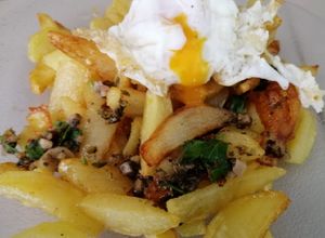 Una foto de Papas Fritas al adobo