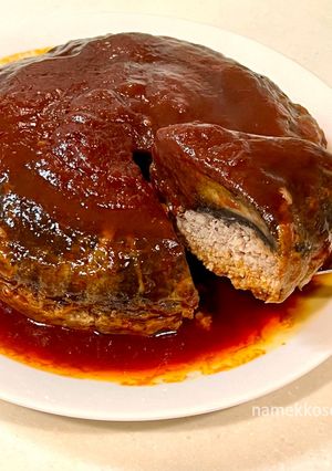 A picture of 【A must for mushroom lovers!】Giant hamburg steak with whole jumbo mushrooms in a rice cooker.