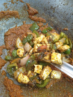 कढाई पनीर(Kadai paneer recipe in Hindi) रेसिपी मुख्य फोटो