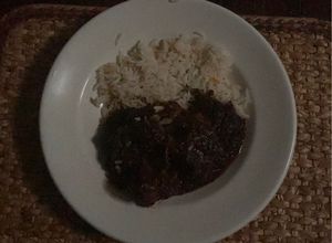 Una foto de Cola o rabo de res en adobo