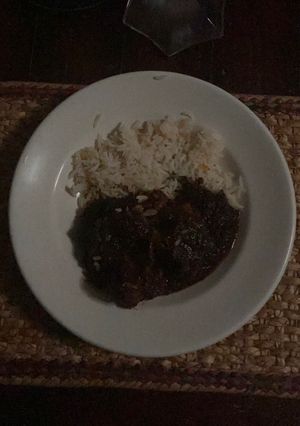 Una foto de Cola o rabo de res en adobo