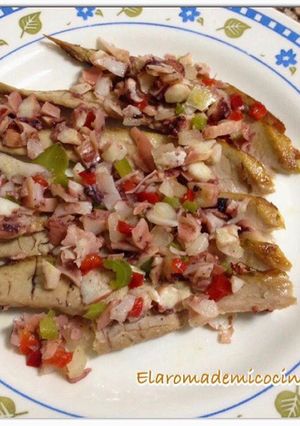 Una foto de Ventresca de atún con pipirrana de pulpo