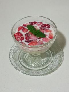 Una foto de Fresas con leche condensada