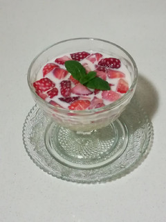 Una foto de Fresas con leche condensada