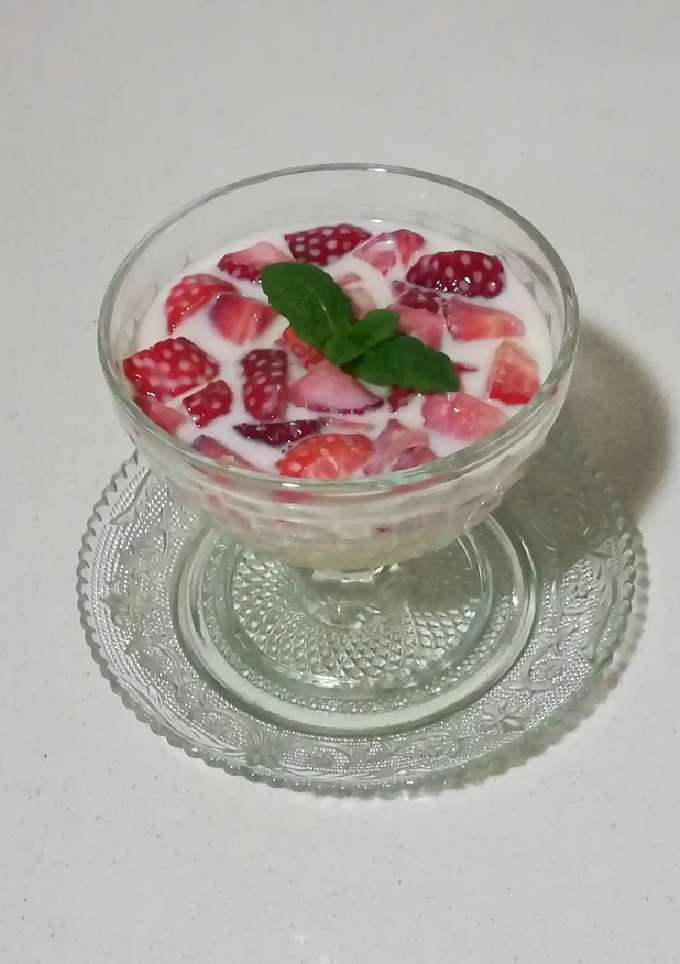 Una foto de Fresas con leche condensada