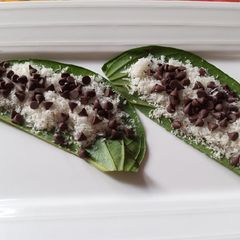 A picture of Three color betel leaf.