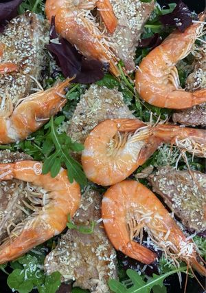 Фото Святковий салат 🥗 з тунцем і креветками.