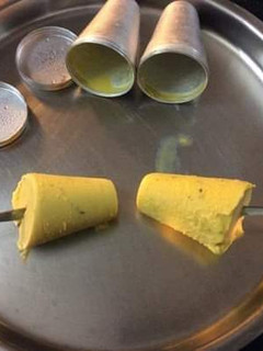 केसर मटका कुल्फी (Kesar matka kulfi recipe in Hindi) रेसिपी मुख्य फोटो
