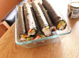 Una foto de Sushis exagerados, por error de envasado