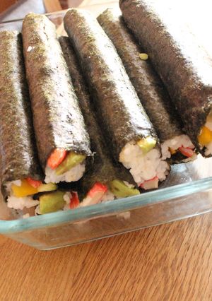 Una foto de Sushis exagerados, por error de envasado