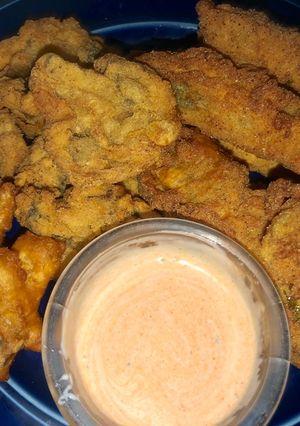 A picture of Best fried pickles and mushrooms 🍄.