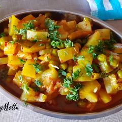 A picture of Lauki-Matar ki Sabzi.