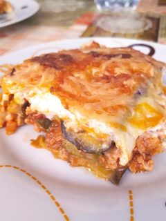 Una foto de Moussaka de pavo y pollo