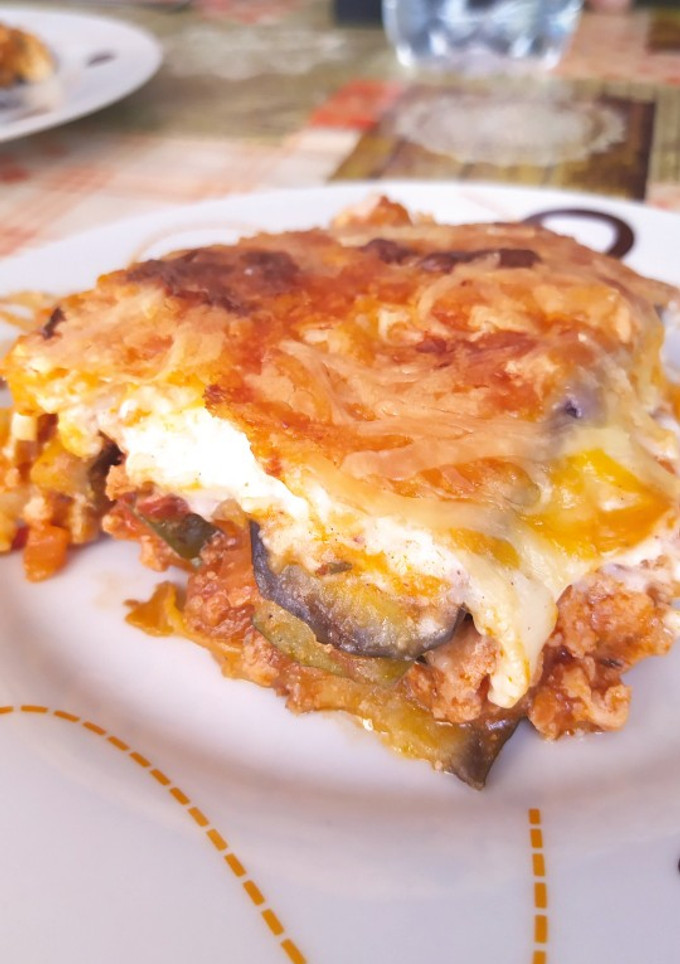 Una foto de Moussaka de pavo y pollo