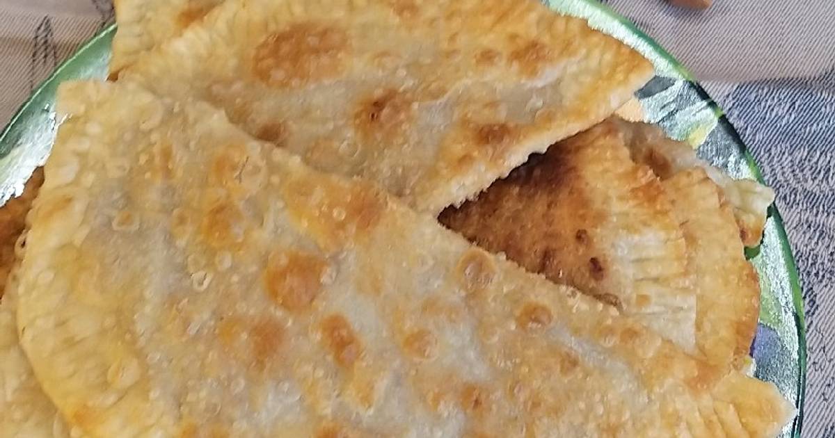 Чебуреки из дрожжевого теста на сковороде. Чебуреки из дрожжевого теста на сковороде