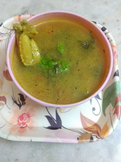 கோழி சூப் (Kozhi soup recipe in tamil) செய்முறை முக்கிய புகைப்படம்