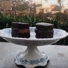 Una foto de Alfajores de brownie