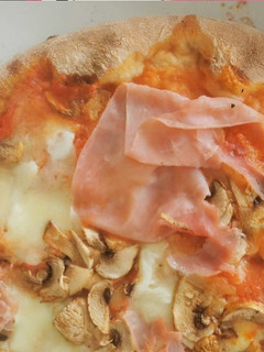 Foto de Pizza de Fiambre e Cogumelos