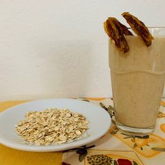A picture of Oats Milkshake with Dates.