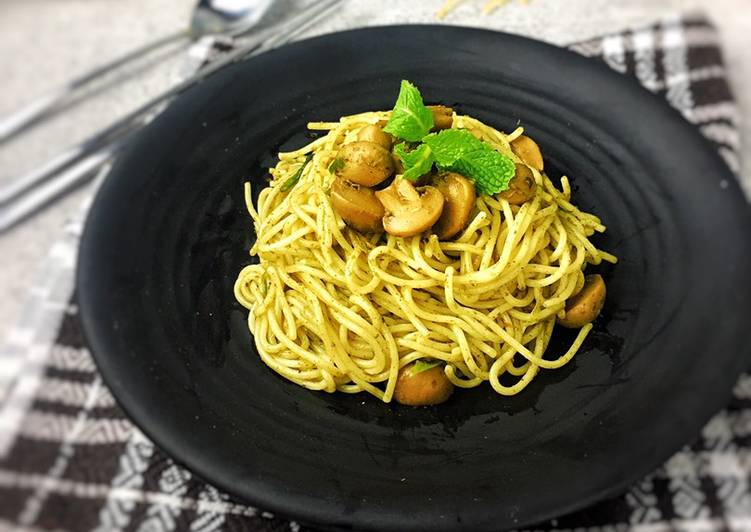 Langkah Mudah untuk Menyiapkan Spaghetti Jamur Lombok Ijo, Enak