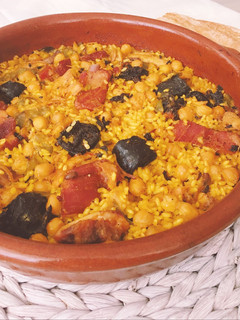 Una foto de Arroz al horno con costillas de orza