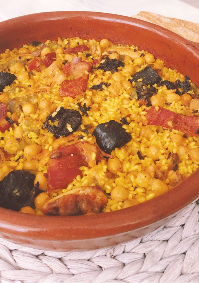 Una foto de Arroz al horno con costillas de orza