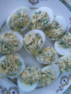 Una foto de Huevos rellenos a mi manera