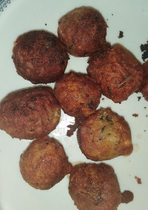 A picture of Onion covered balls.