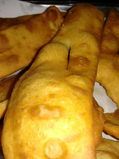 Una foto de Tortas fritas super fáciles, esponjosas y crocantes.. :)