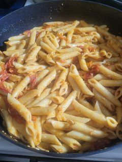 A picture of Garlic & Fresh Tomato Pasta.