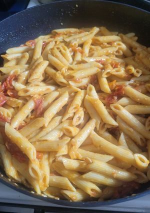 A picture of Garlic & Fresh Tomato Pasta.