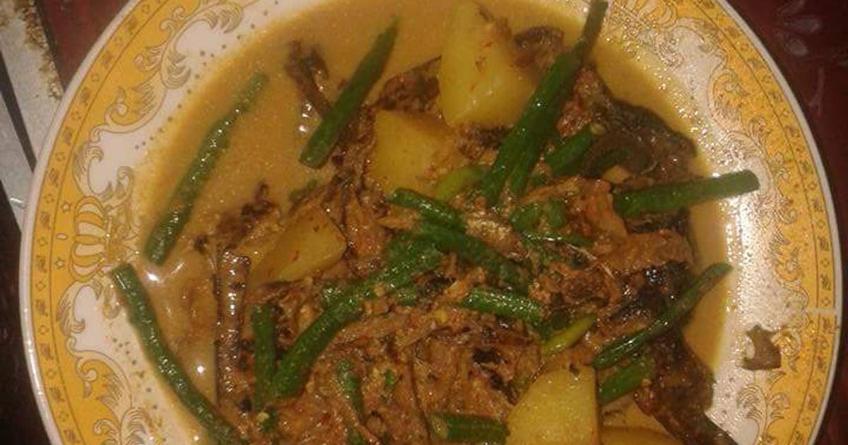 Resep Gulai Ikan Asap Daun Singkong - 1.530 resep gulai daun singkong enak dan sederhana - Cookpad - 3 ikat daun singkong, 2 ekor ikan asap, santan, 5 buah cabe rawit, 3 siung bawang putih, 5 siung bawang merah, lengkuas, kunyit, ketumbar.