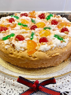 Una foto de Pastel de Navidad relleno con crema “sin gluten”