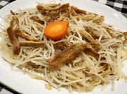 A picture of fried bean sprouts
