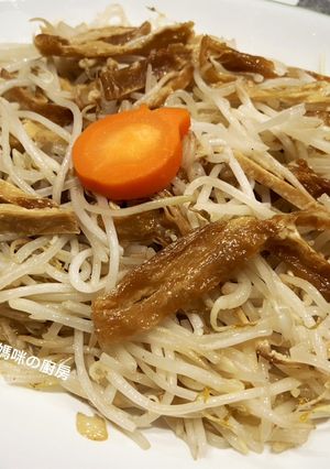 A picture of Garlic Bean Sprouts with Fried Tofu Skins.
