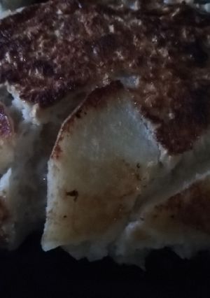 Una foto de Tortilla de avena, banana y manzana 🍌🍏