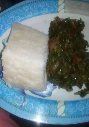A picture of Ugali with sukumawiki.