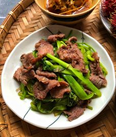 thịt bò xào cần nước