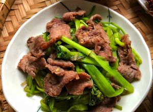 Hình của món Thịt Bò Xào Rau Cần.