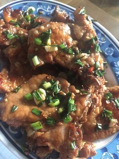 Hình của món Cốt lết rim mật ong.