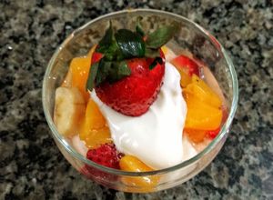 Una foto de Yogurt natural con frutas