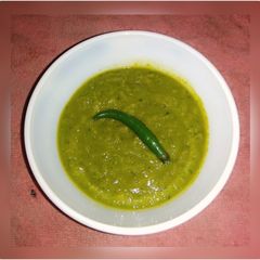 A picture of Kacchi haldi ki chutney.
