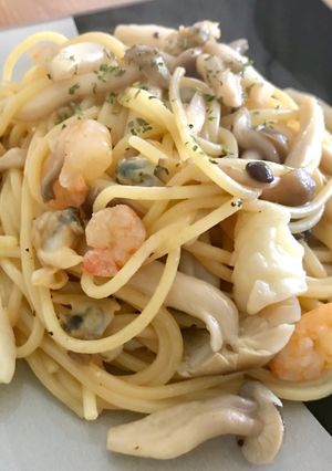 Foto principal de Pasta de mariscos🦐 en una sartén🍳