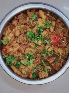 मसालेदार आलू गोभी की सब्जी(MASALEDAR ALOO GOBHI KI SABZI RECIPE IN HINDI) रेसिपी मुख्य फोटो