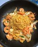 Mì trứng xào tôm