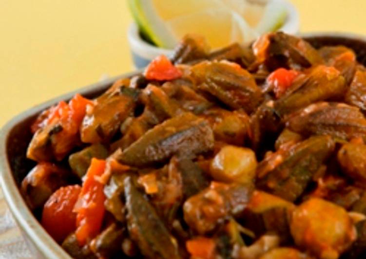 Baby okra in tomato sauce - bamieh bi zeit Baby okra in tomato sauce - bamieh bi zeit